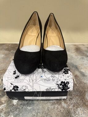 Chinese Laundry Black Suede Round-Toe Ballet Flats